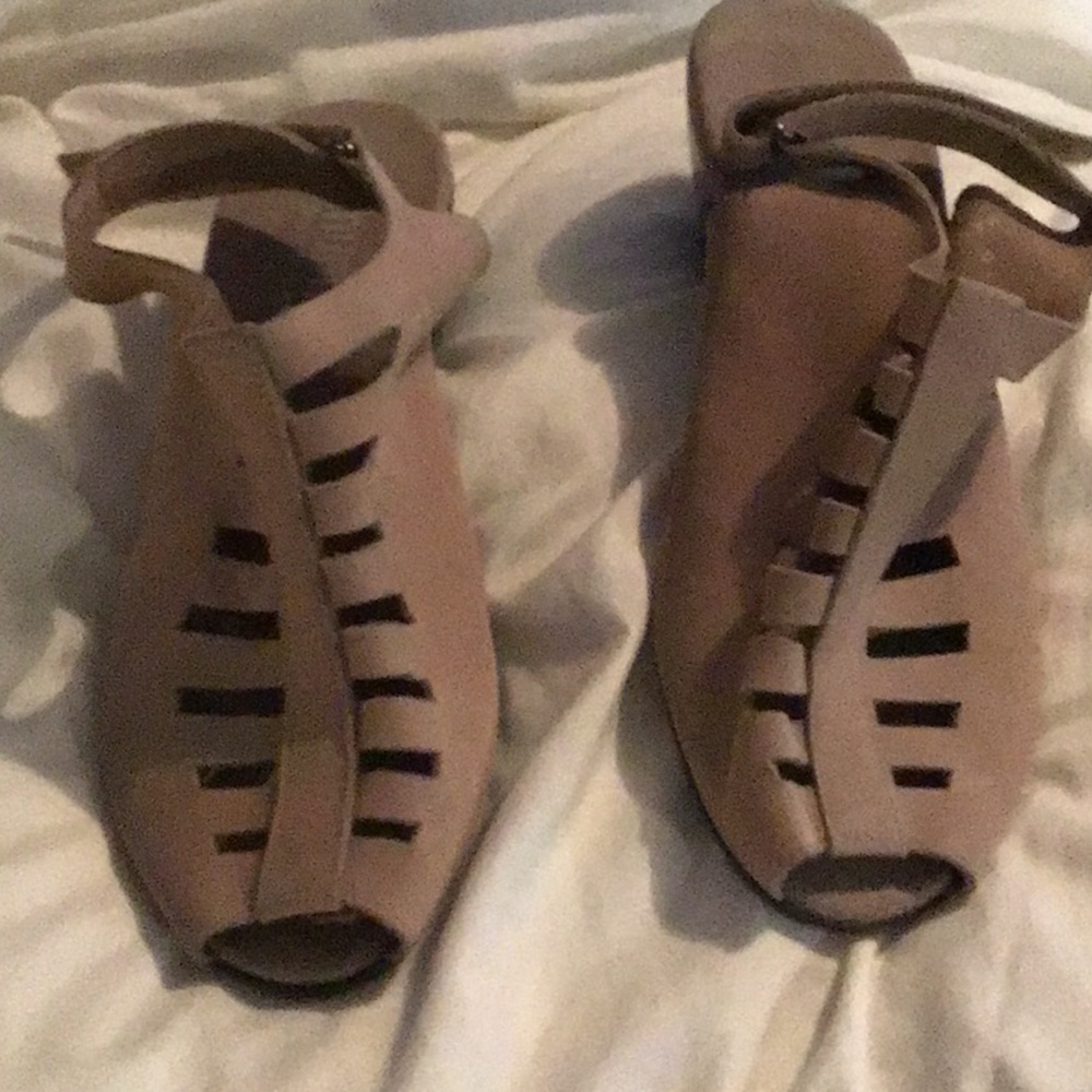 Munro American Abby Suede Tan Caged Open Toe Heel Sandals Womens Size 8WW